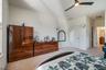 Master bedroom w Double Close