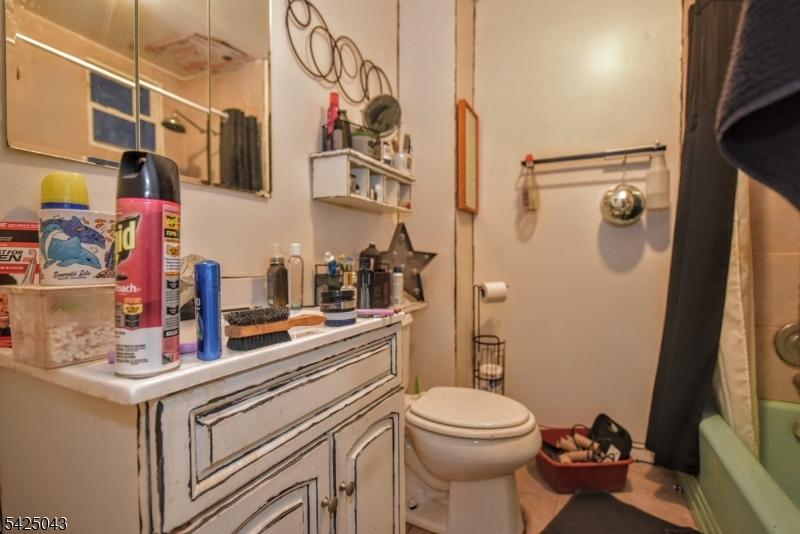 1st Fl Bath