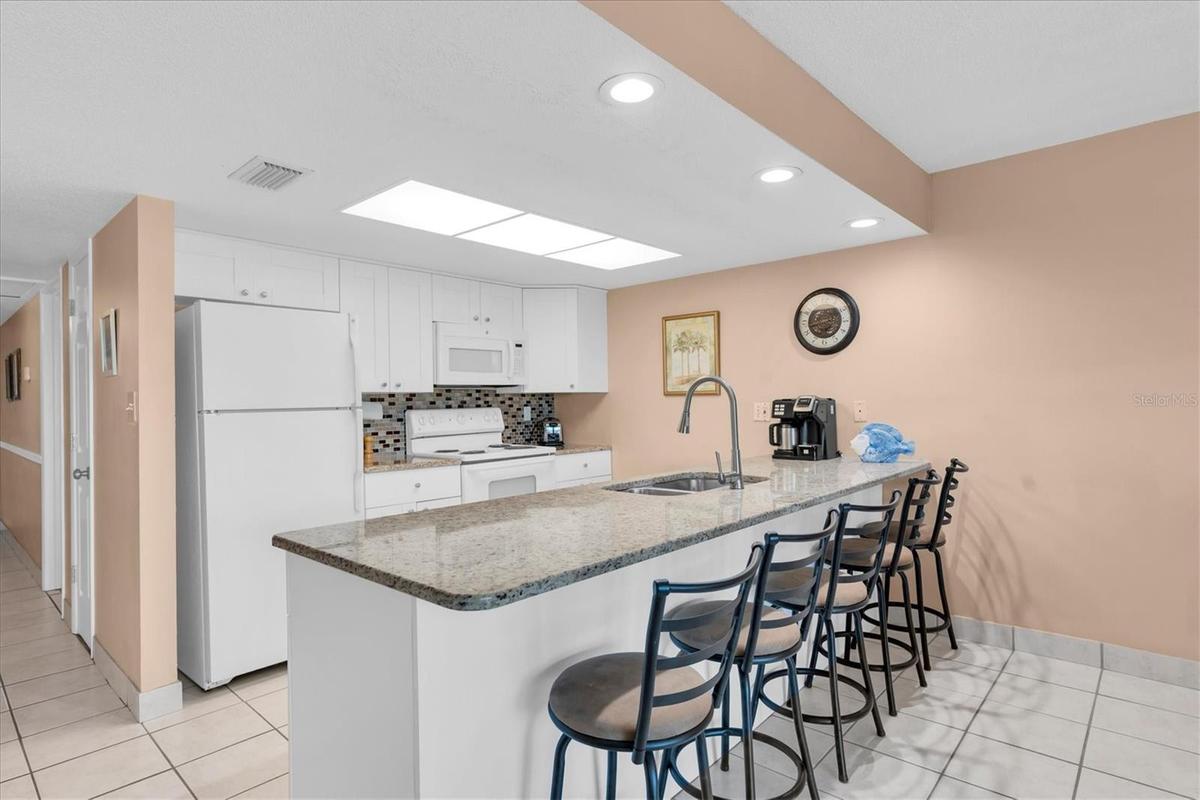 Nice and open kitchen with breakfast bar