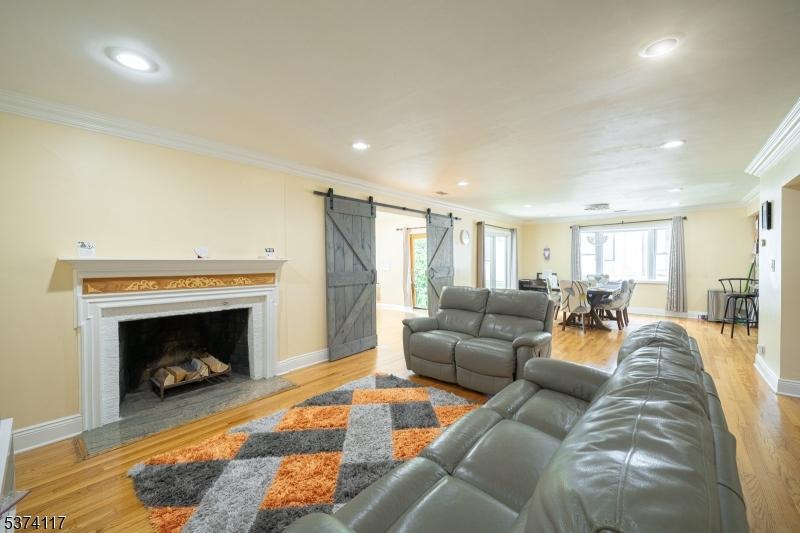 Livingroom-to-Diningroom