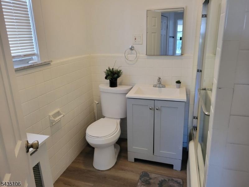 BATHROOM 2ND FLOOR