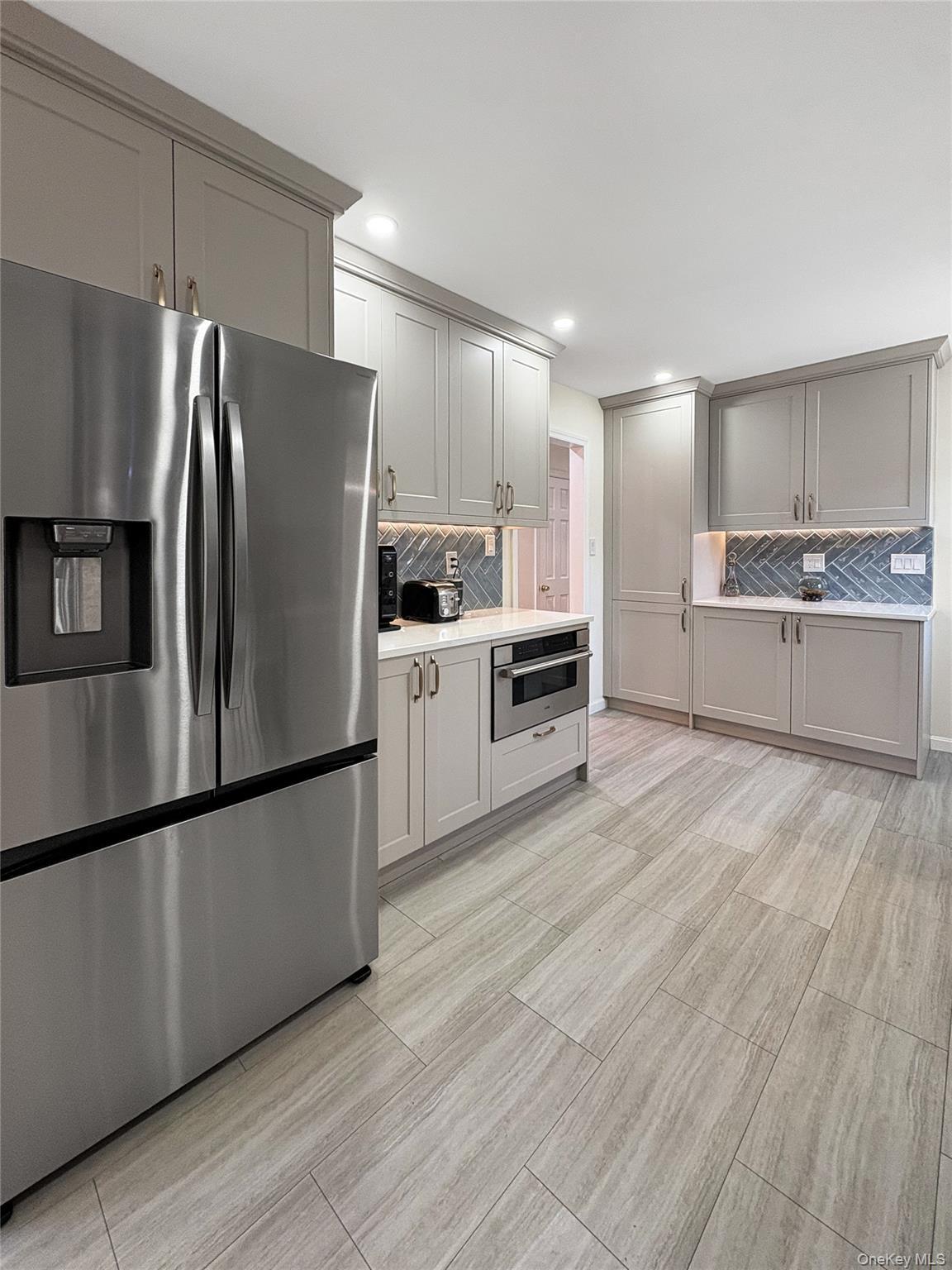 Brand new kitchen with luxury appliances And features