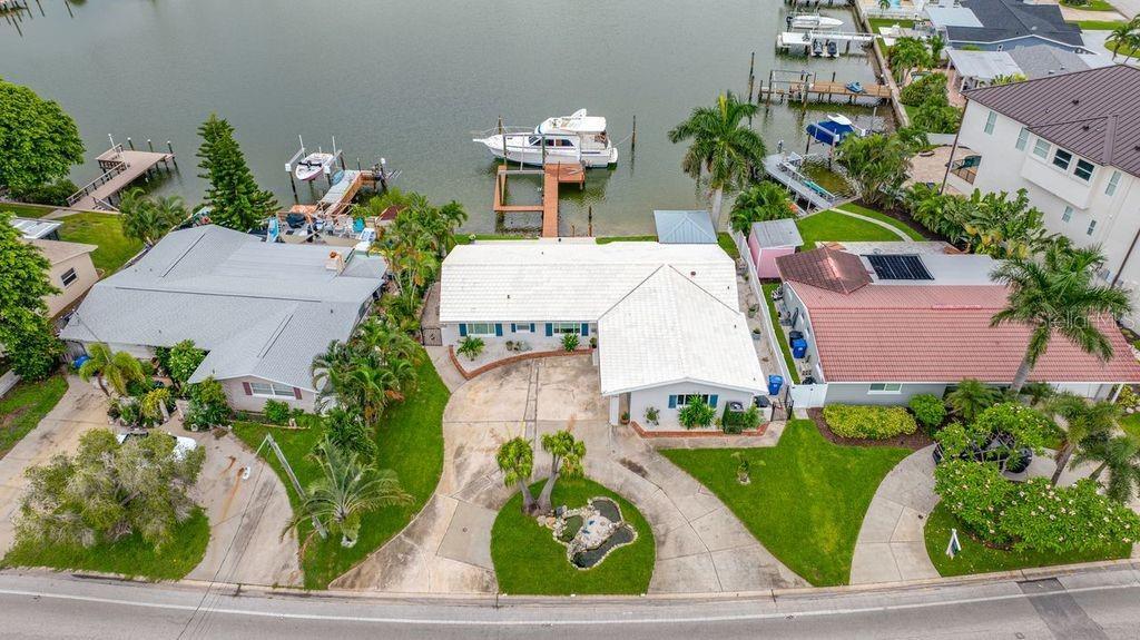 Dock can accommodate a 44' boat