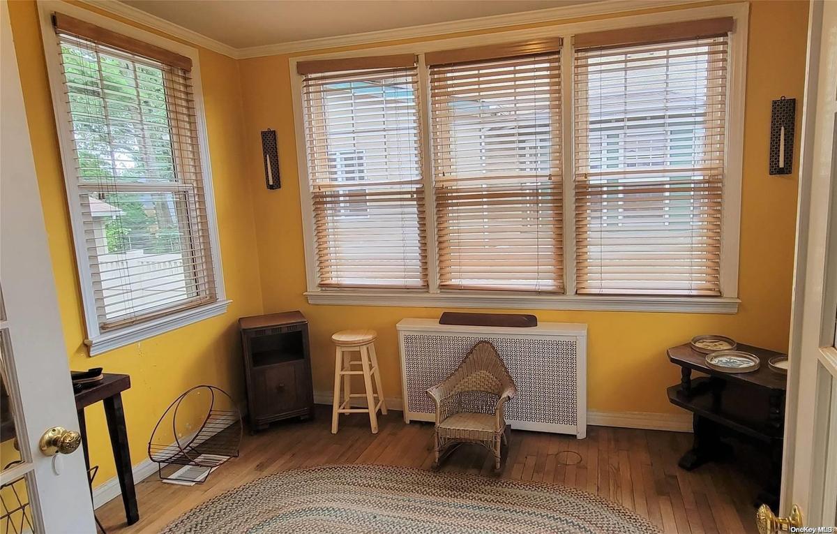 Sunroom, Windows On 3 Sides