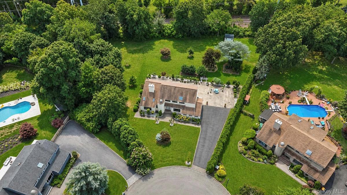 House in private cul de sac