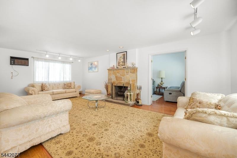 Living room/ Den