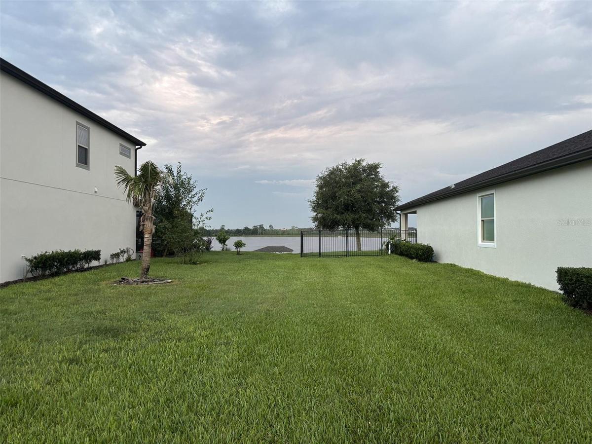 14048 Larkspur Lake Dr - Generous separation between neighboring homes provides added privacy and open space.