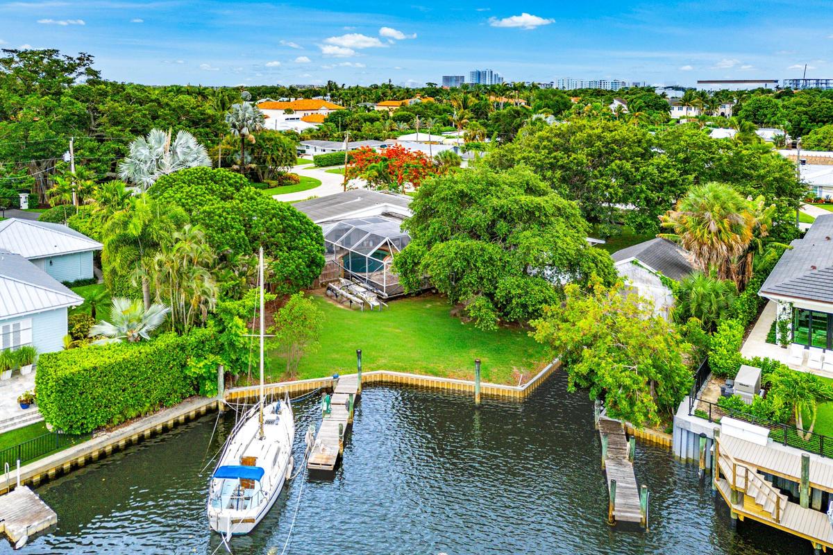 12019 N. Edgewater Dr.