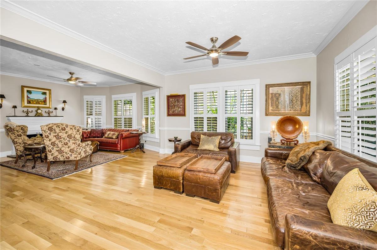 An elegant room with great details — the kind of space that feels refined, and quietly luxurious.