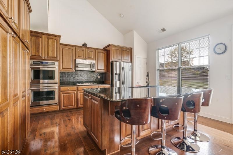 Double Wall Oven/Huge Pantry