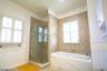 SHOWER & WHIRLPOOL TUB