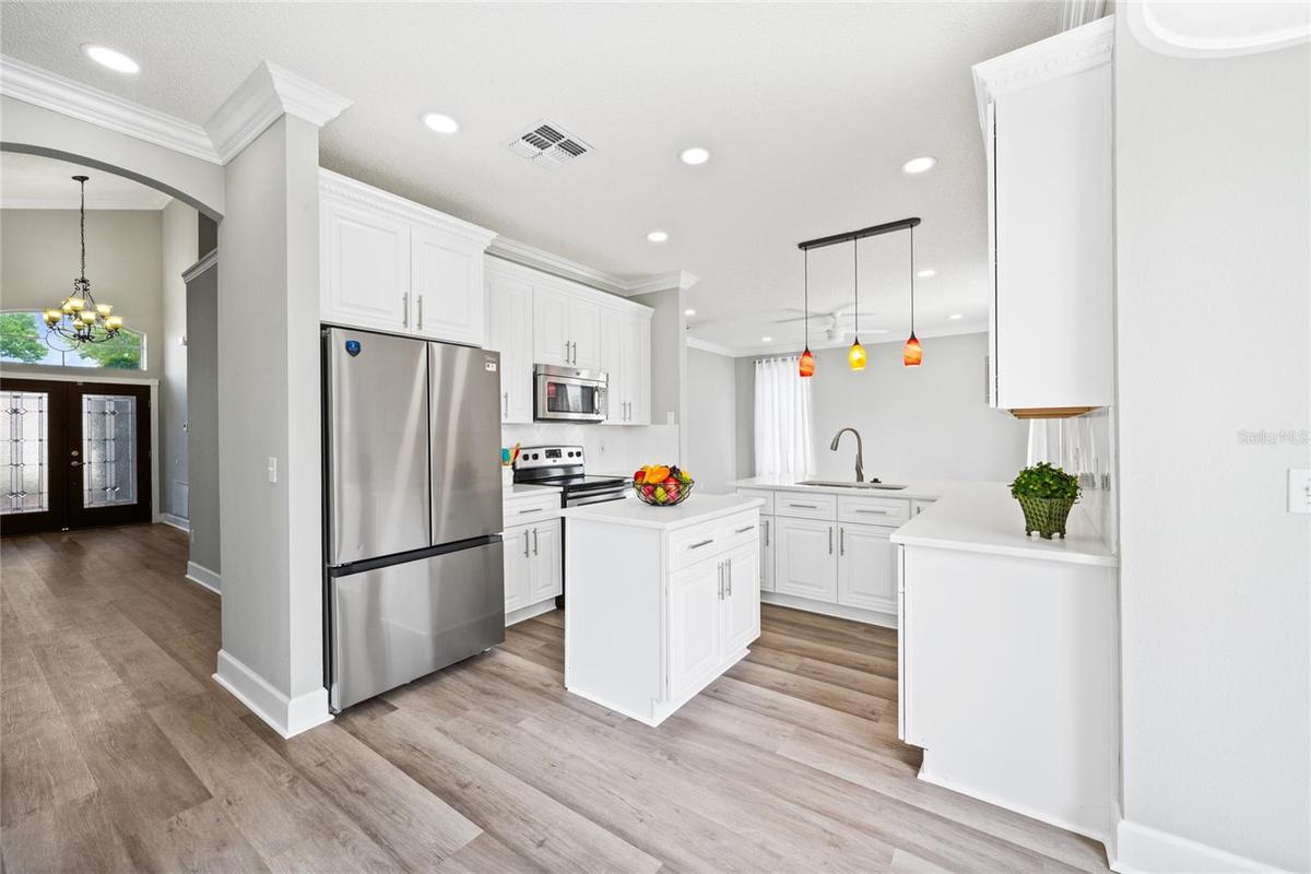 Bright and updated eat in kitchen