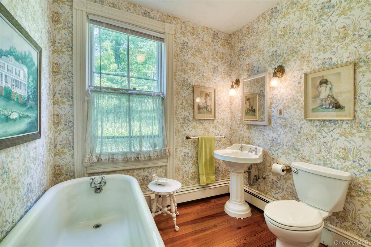 1st floor bath