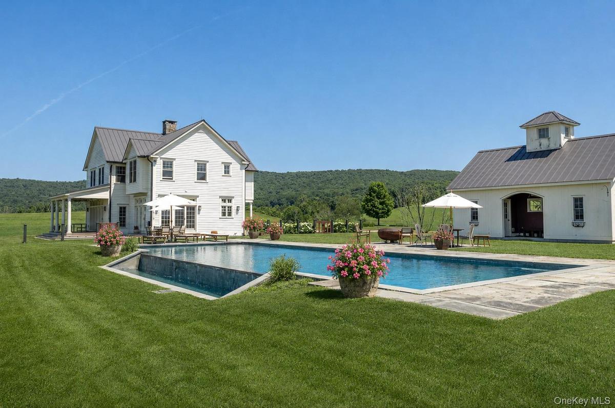 Stunning 4 Bedroom, 4.5 Bath 6600 Sq Ft Modern Farmhouse
