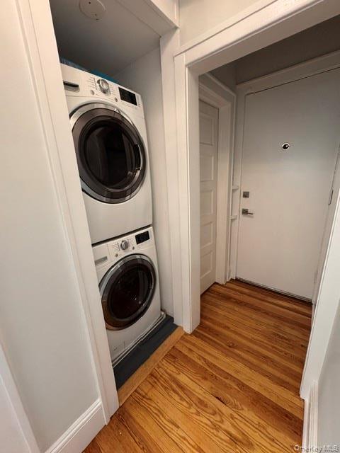 Integrated laundry closet featuring a stacked washer and dryer