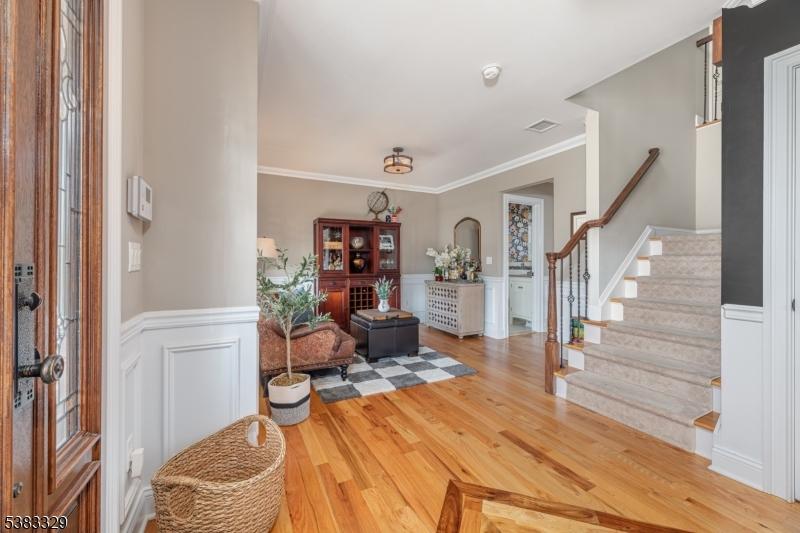 Hardowod floors w/custom inlay