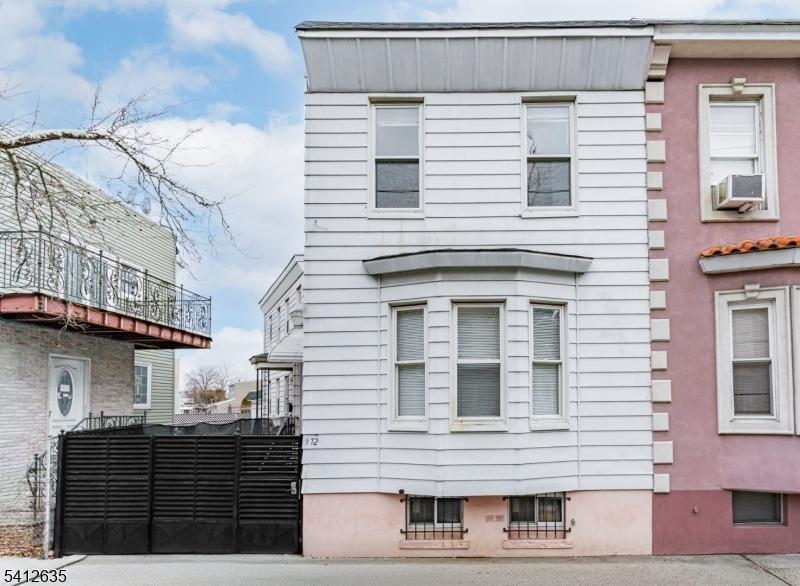 welcome to 72 lang st