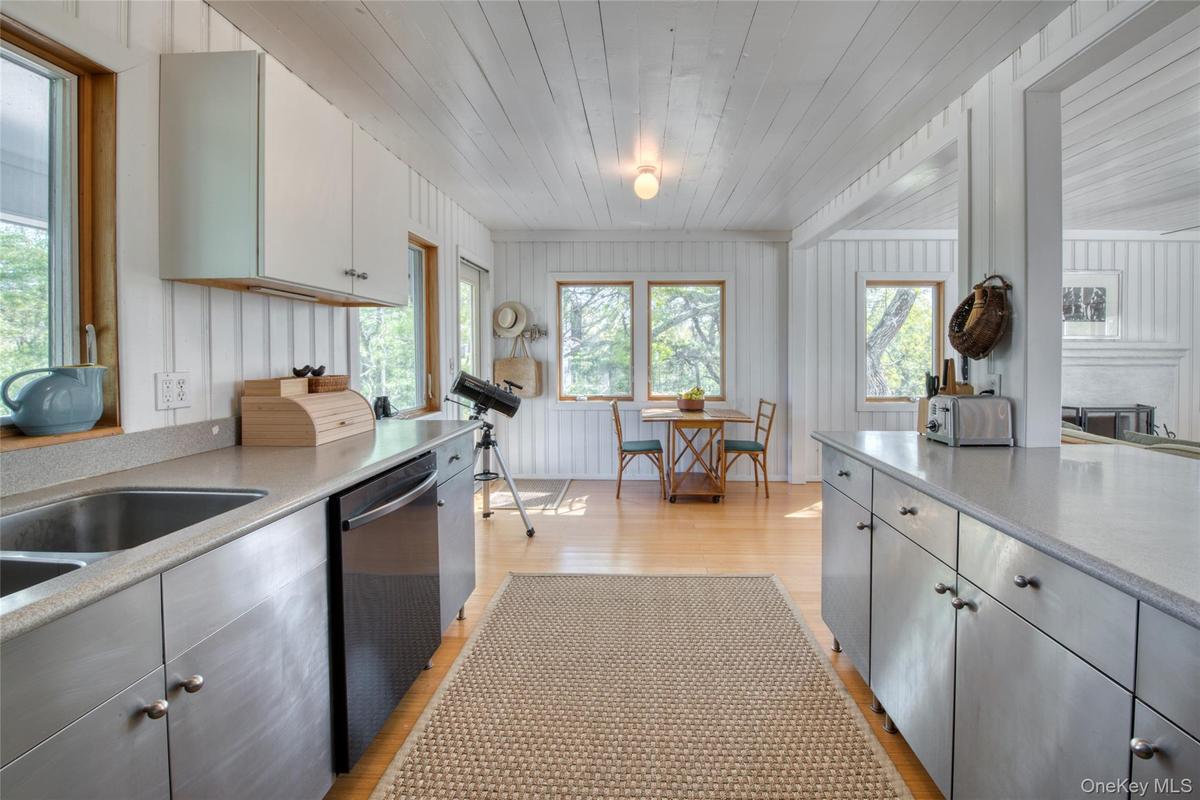 Kitchen with breakfast nook