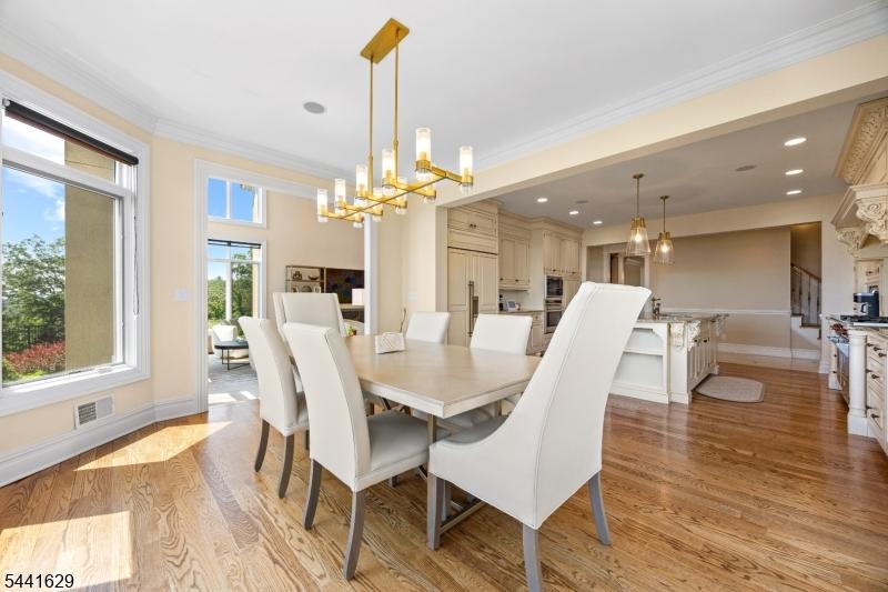 Eat In Kitchen