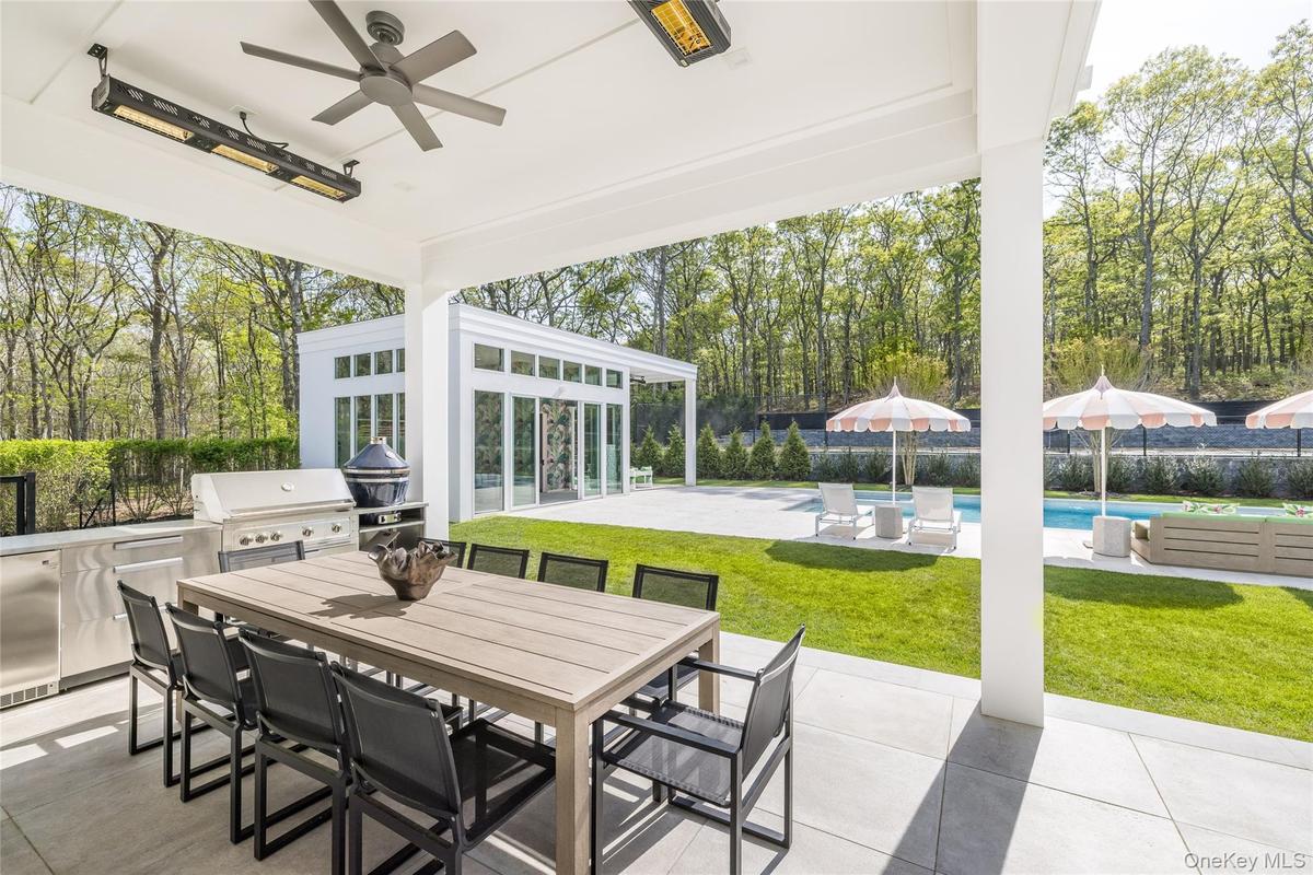 Built in Outdoor Kitchen, BBQ, Cooker