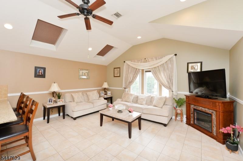 2nd Floor Family Rm