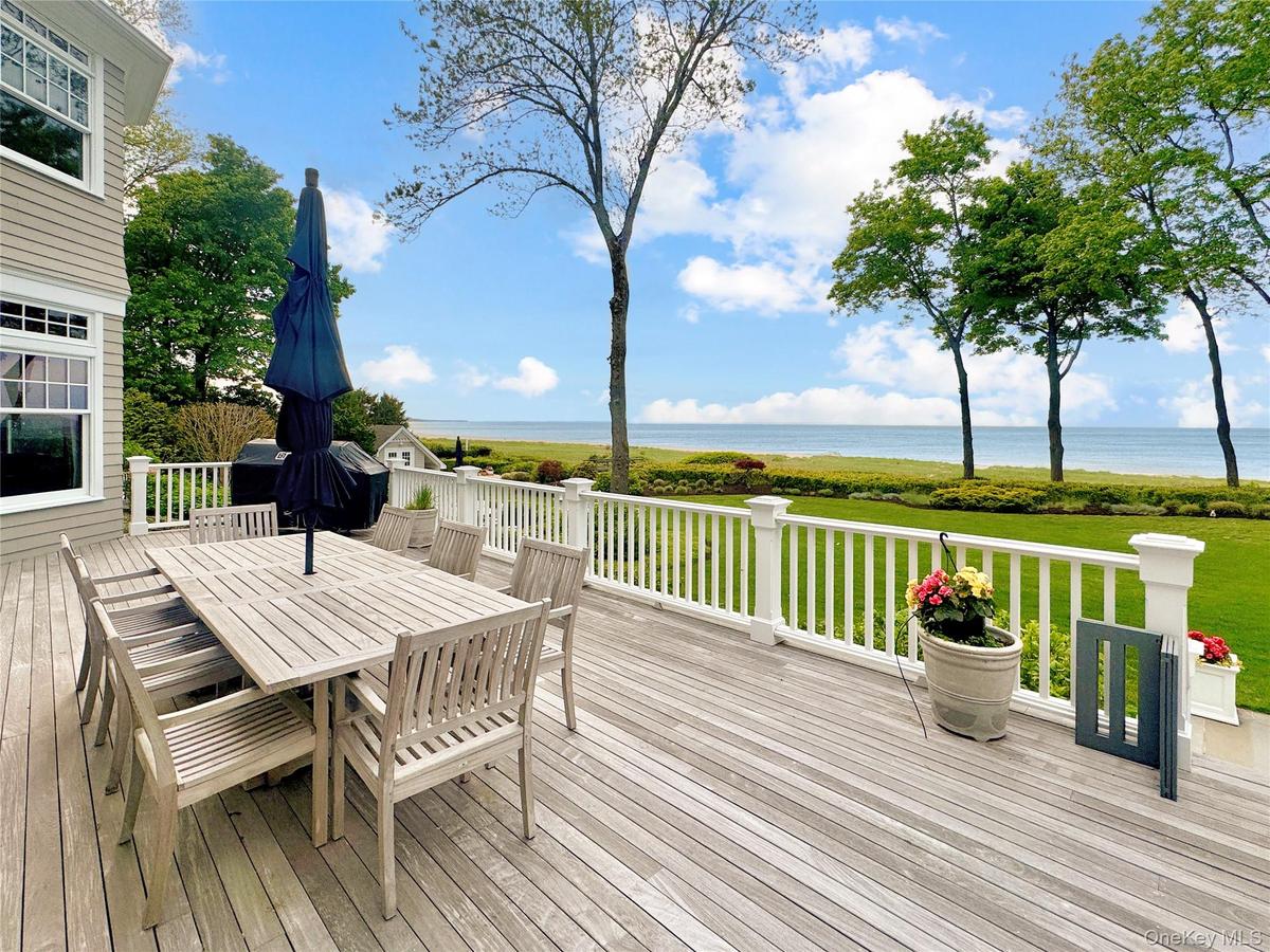 Expansive IPE decking
