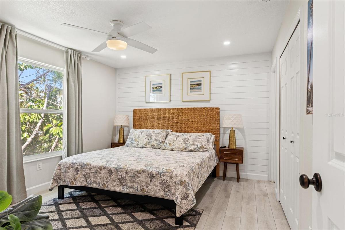 Manatee/"B" Primary BR w/King Bed & Ensuite Bath - Comfy mattresses w/great reviews!
