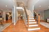 2 sty foyer