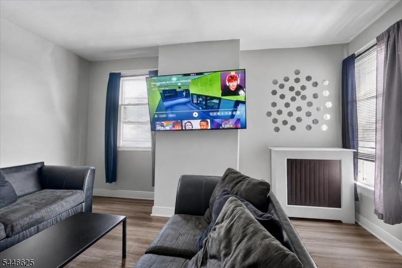 2nd fl living rm