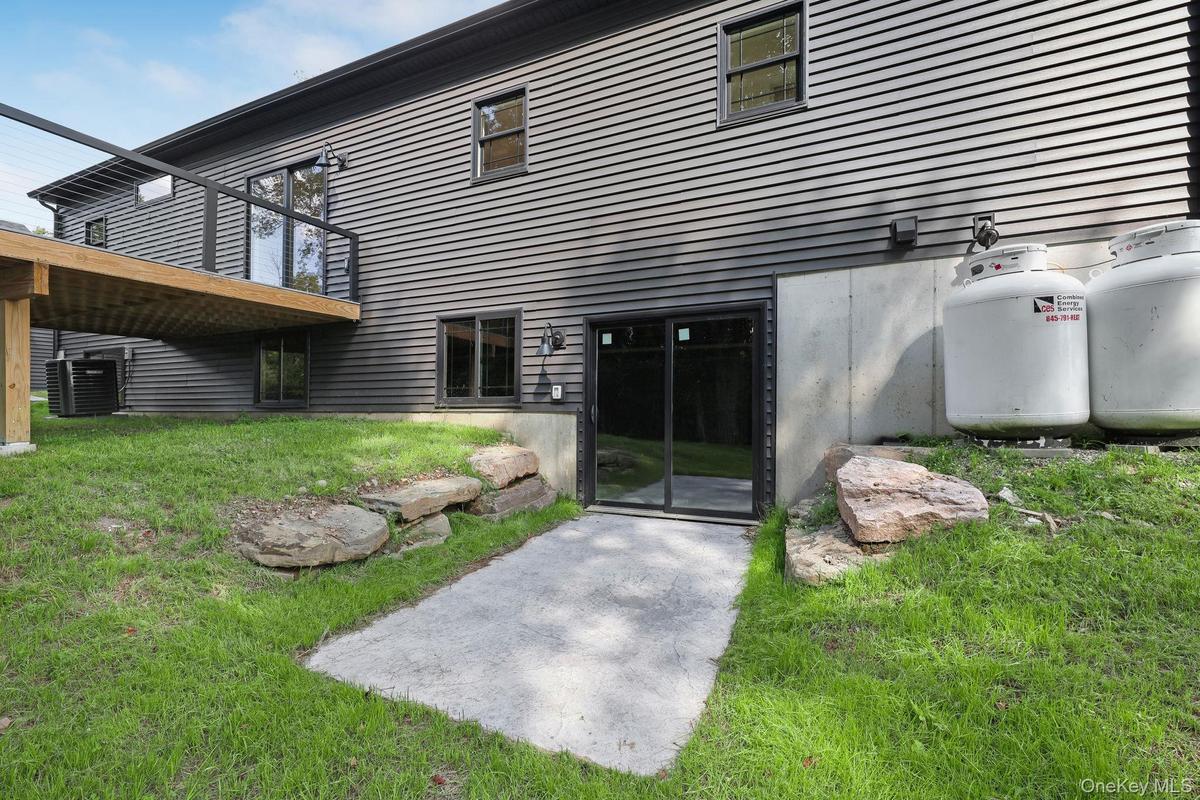 Walk-out basement with full bathroom