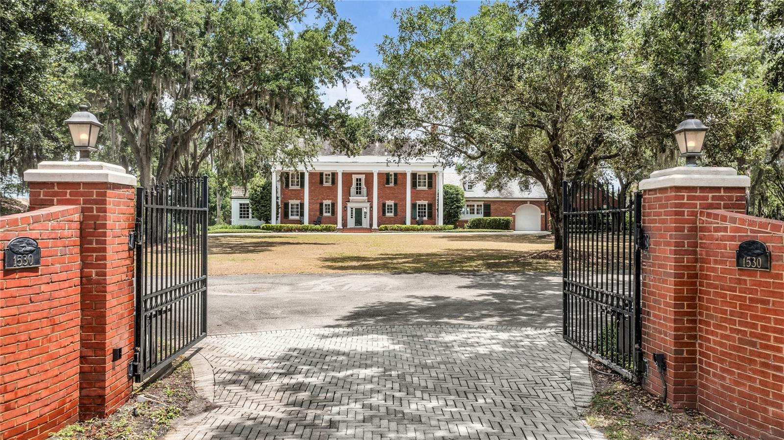Over 2.5 acre Lake Conway estate with 258 feet of shoreline