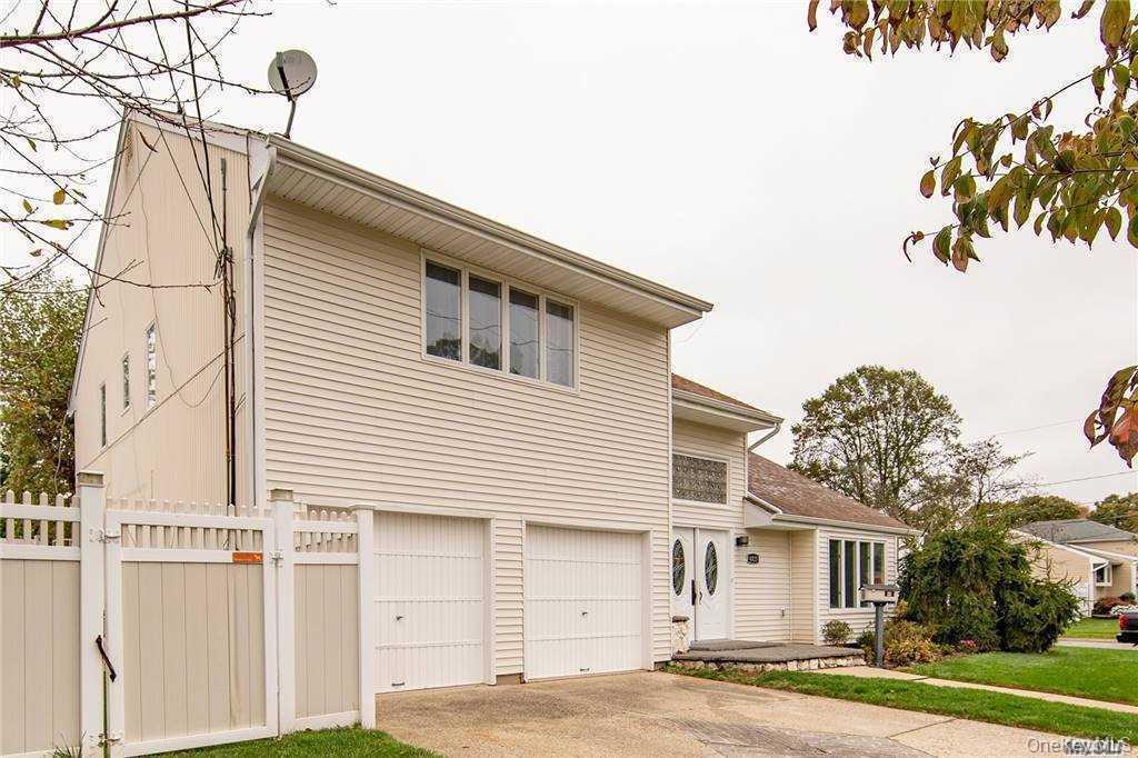 Front of the house, you can see the  2 car garage and double driveway. Vinyl fencing surrounding the property and the pretty curb appeal.