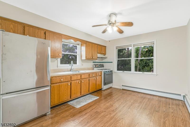 EAT IN KITCHEN