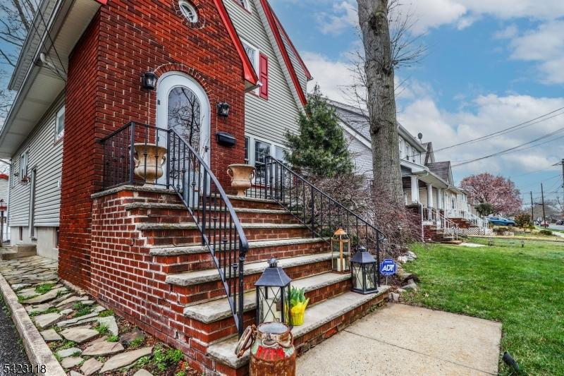 Front Entrance/Lovely home