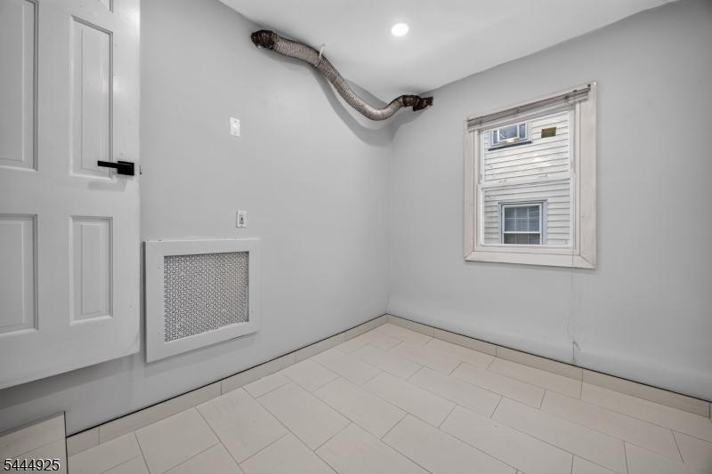 Office / Room behind Garage