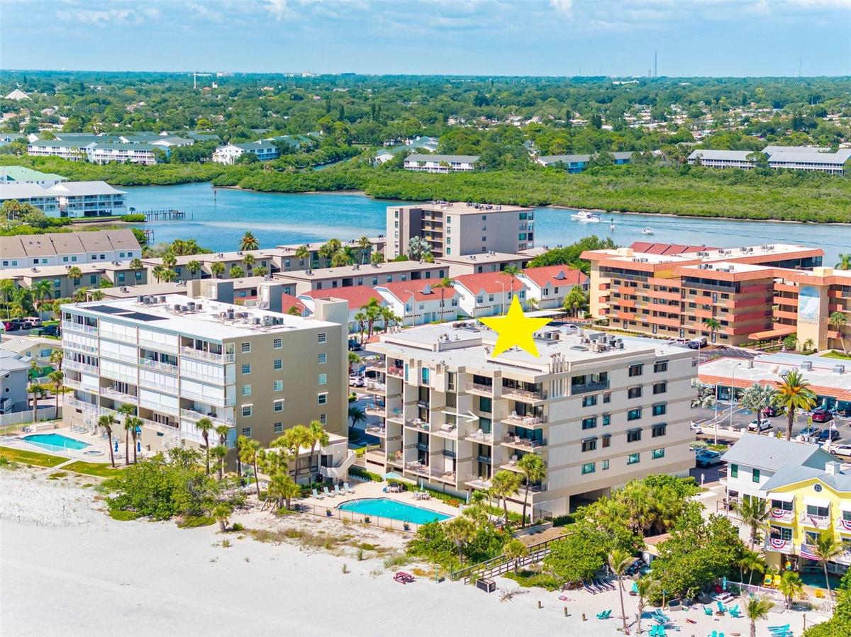... Sugar Sand Beaches of Indian Shores AKA ' THe Narrows ' . NOTE: There Are A Few Stores Right Across The Street. Lunch Or Dinner  Without Driivng C