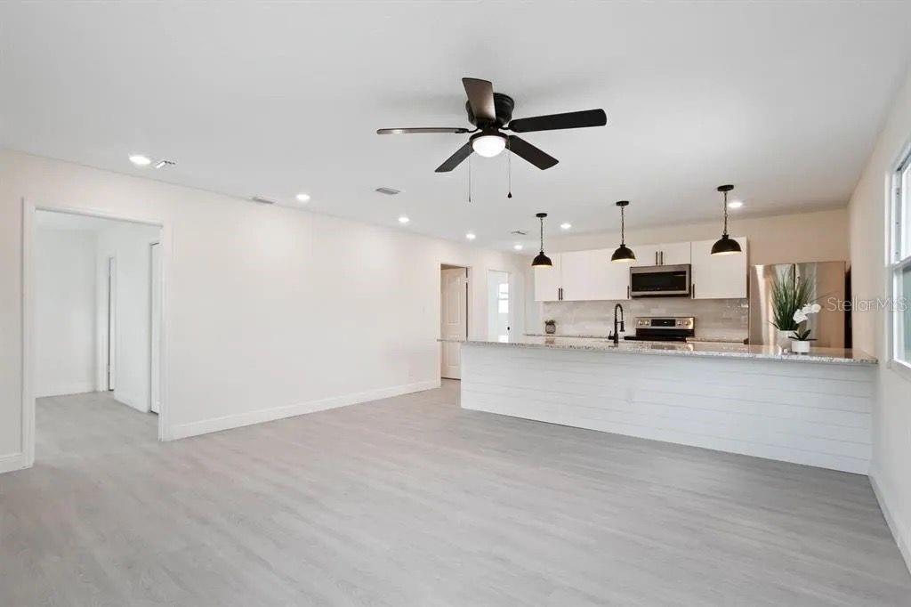 Living Room/Kitchen