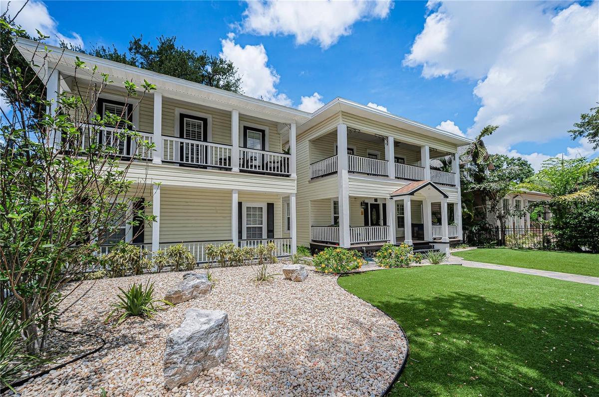 Beautiful maintenance free Florida landscaping.