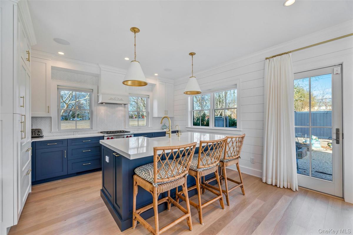 Gourmet chef’s kitchen with high-end finishes and open-concept design, perfect for hosting and farm-to-table cooking on the North Fork.