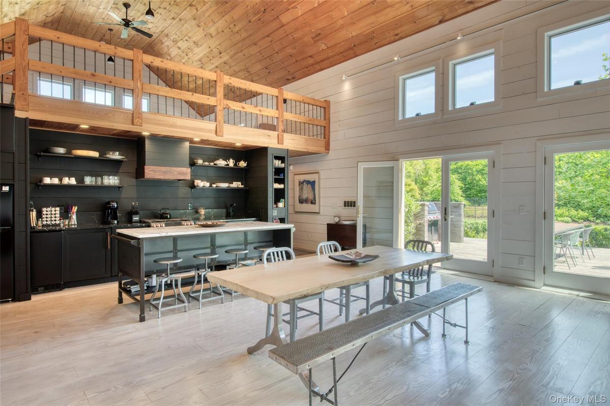 Main House: eat-in kitchen