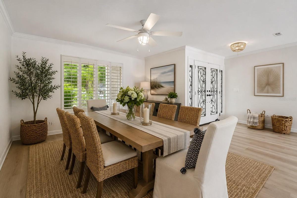 Dining Room - added virtual decoration without alteration to actual space