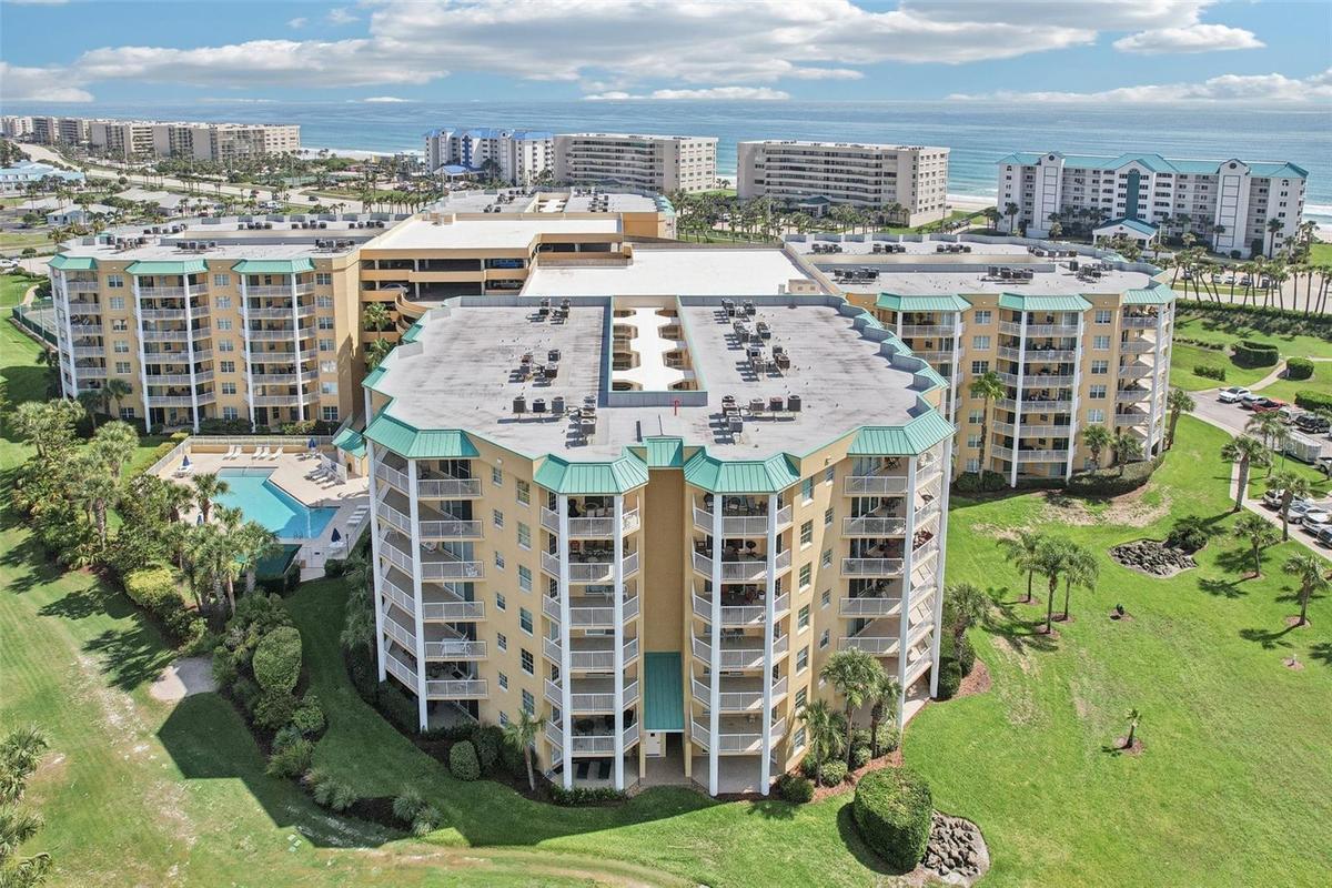 Links North, 1st floor corner unit, gold view, walk out.