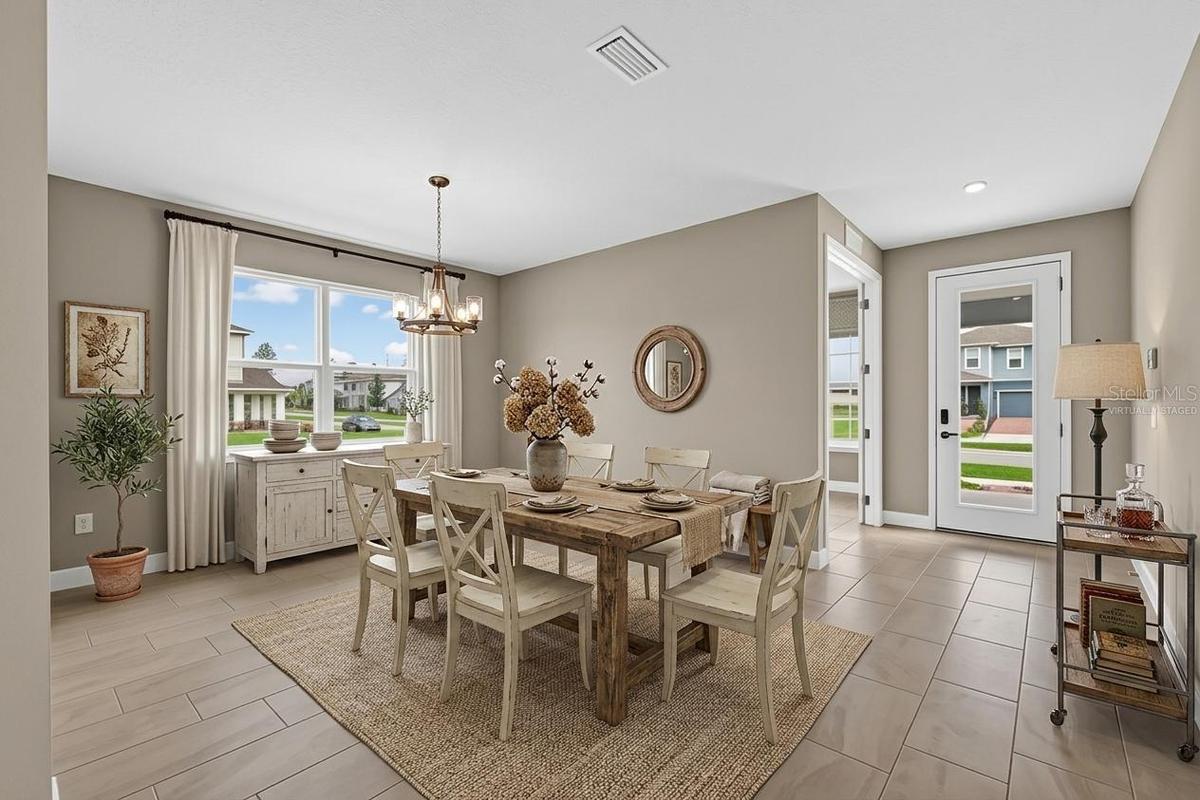 Dining Room (virtually staged)
