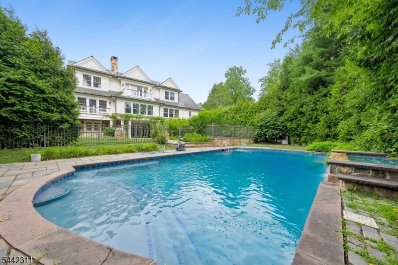 Spectacular Saltwater Pool