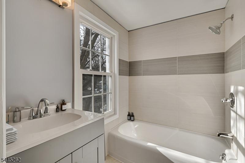 Bathroom unit2 VS