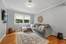 This room over looks the pool/patio and is a cozy spot to relaz