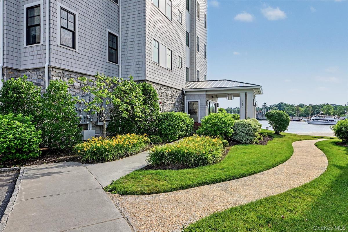 Path leading to 740 Davenport