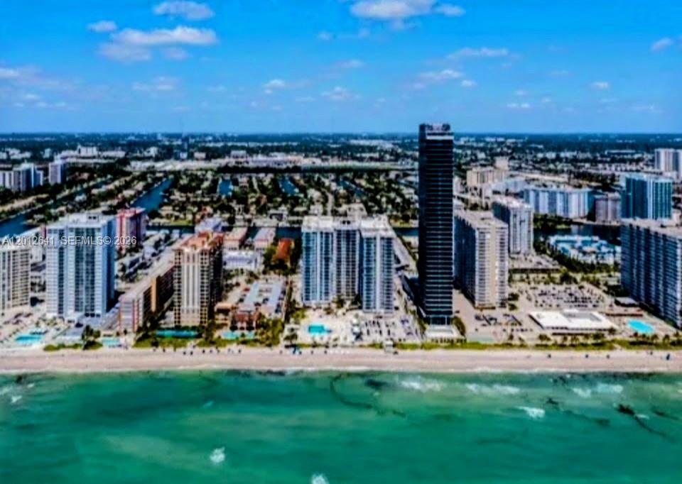 COASTAL LIVING AT ITS BEST. INCLUSIVE POOLSIDE AND BEACH SERVICES.