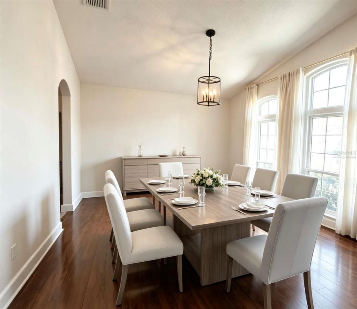 Dining(virtually staged)