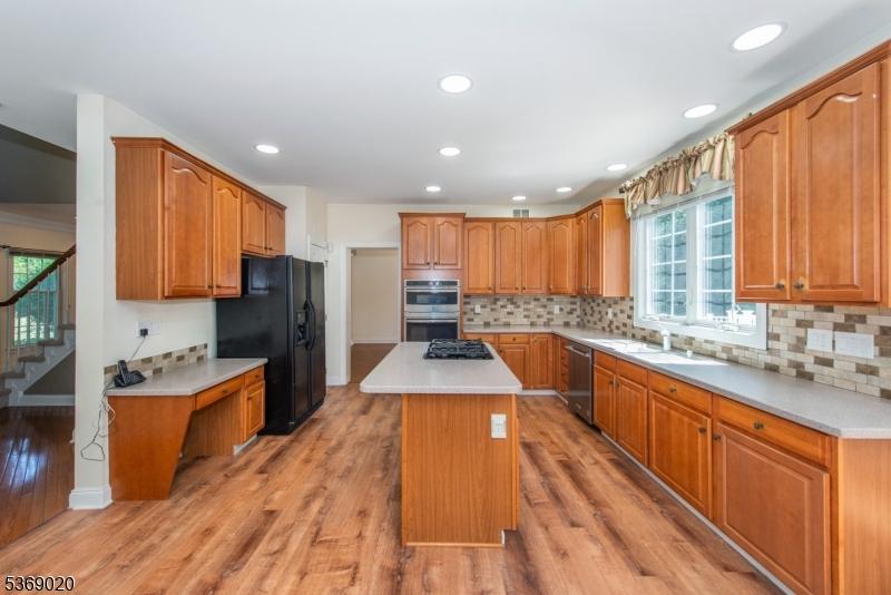 SPACIOUS KITCHEN